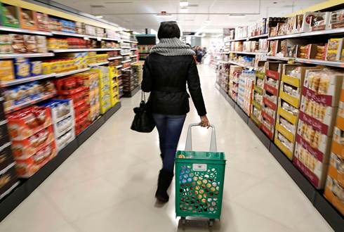 Foto: Supermercado en Puerto de Sagunto (Valencia). (EFE/Manuel Bruque)