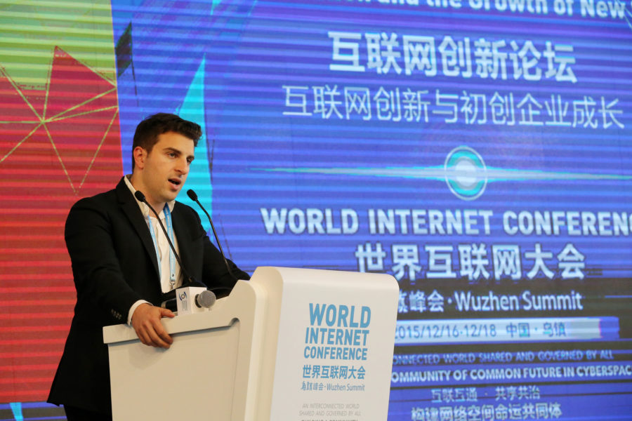 El CEO de Airbnb, Brian Chesky | Imagen: Depositphotos.com